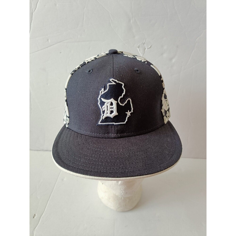 Detroit Michigan Fitted Hat Men's Size 7 Black White Embroidered NWT